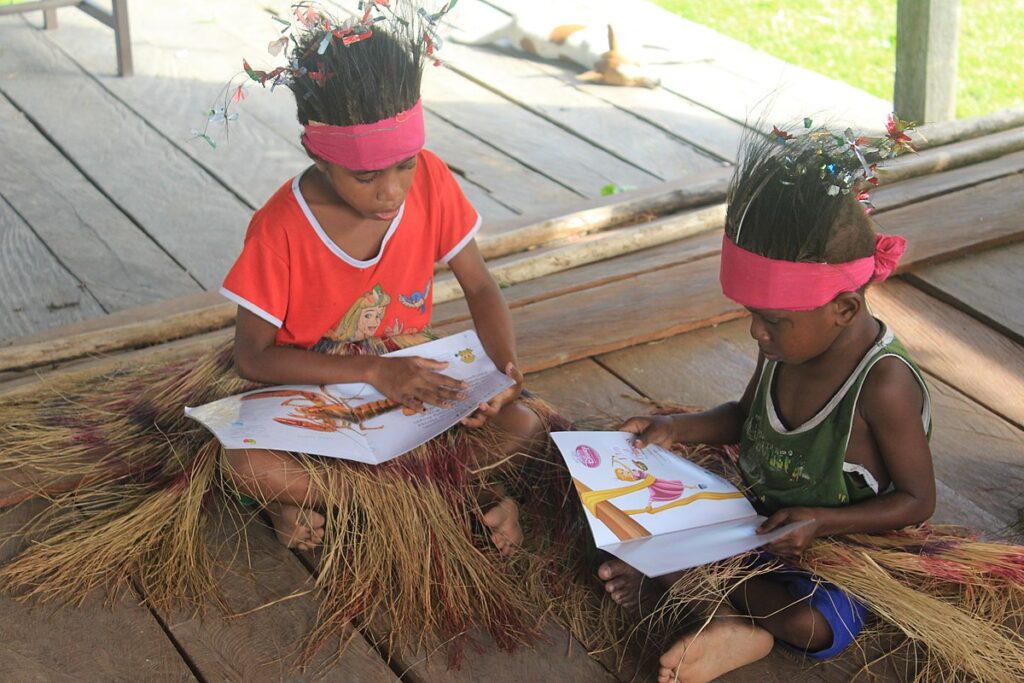 Anak-anak melestarikan kearifan budaya lokal