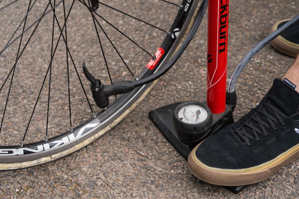 Increasing tyre pressure on bicycle