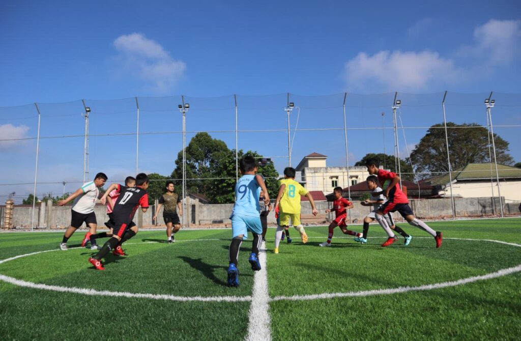 Latihan Bermain Sepak Bola Mini  