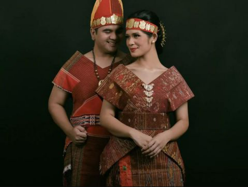 Baju adat Batak Toba 