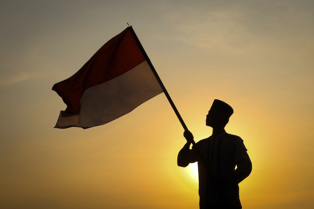 Mengibarkan Bendera