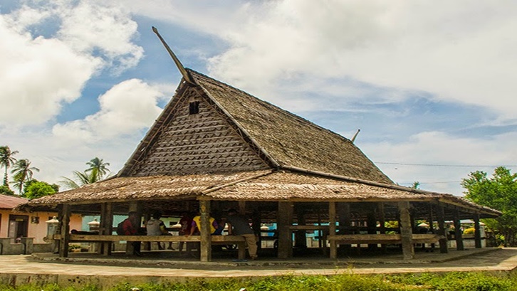 Rumah Adat Baileo