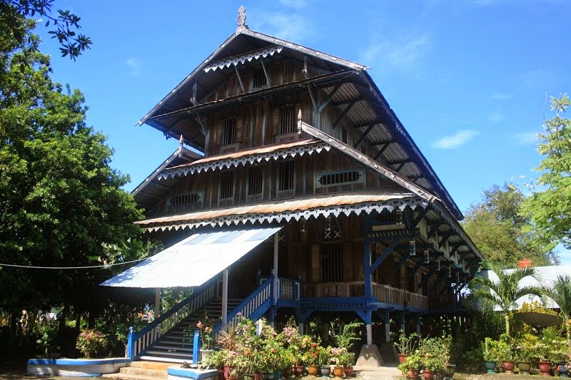 Rumah Adat Banua Tada