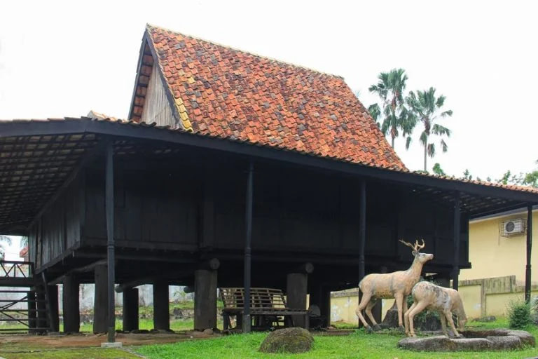 Rumah Adat Ulu