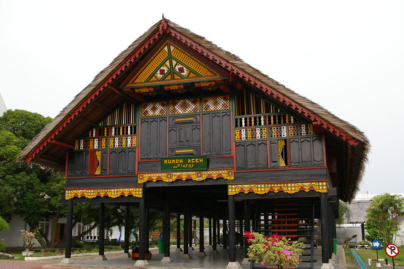 Rumah Adat Aceh: Jenis, Fungsi, Filosofi, dan Ciri Khasnya