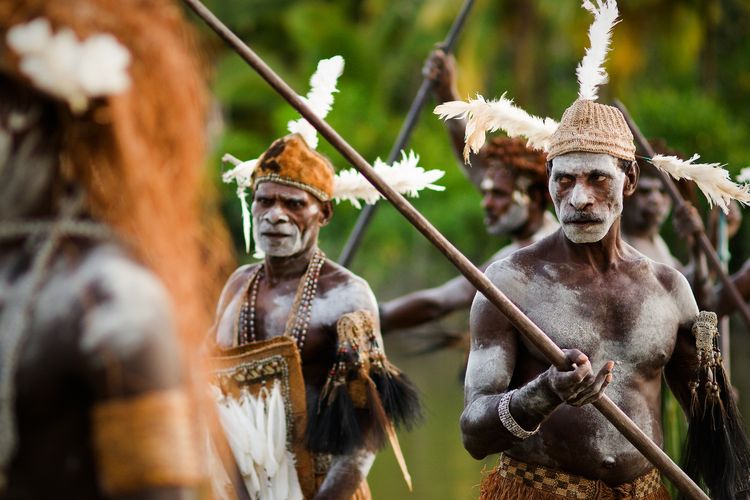 6 Pakaian Adat Papua: Jenis, Makna, Keunikan dan Penggunaan