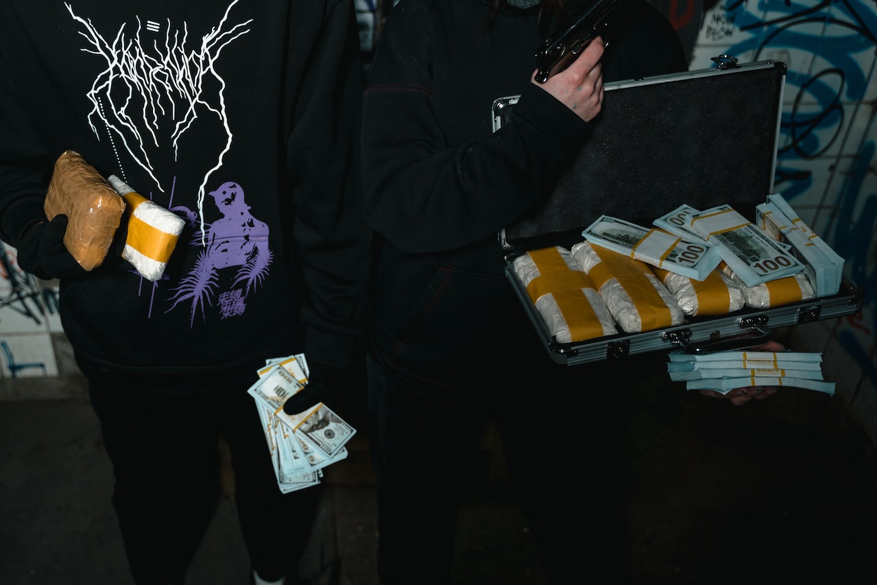 Contoh Ancaman Nonmiliter dari Berbagai Bidang: Lengkap!