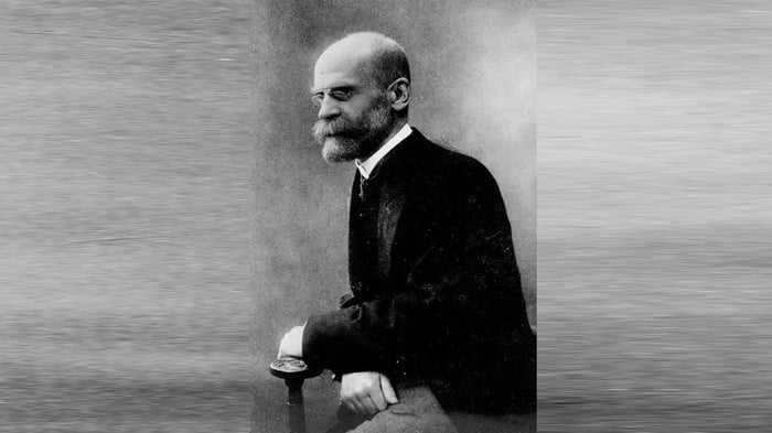 Mengungkap Isi Teori Emile Durkheim Mengenai Sosiologi