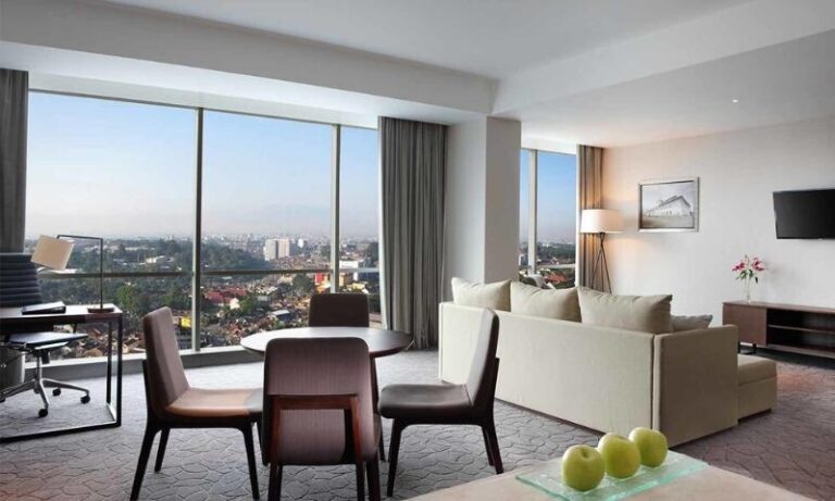 25 Rekomendasi Hotel Di Bandung Terbaik Untuk Keluarga & View Bagus