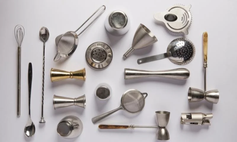 Apa itu Bartender? Pengertian, Tugas, Peralatan, dan Kisaran Gajinya 3 Peralatan Bartender