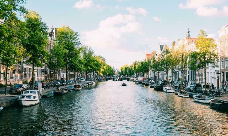 kanal Amsterdam day