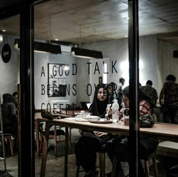 Litle Talk Caffe - Tempat Nongkrogn seru di Bekasi