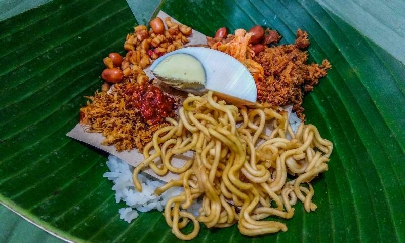 Nasi Jinggo makanan Khas Bali