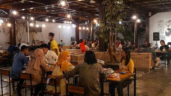 Pondok cabe Bistro Jogja menawarkan tempat buka puasa di Jogja dengan konsep prasmanan