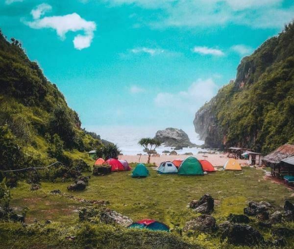 Menikmati wisata Jogja Sambil Camping di Pantai Wohkudu
