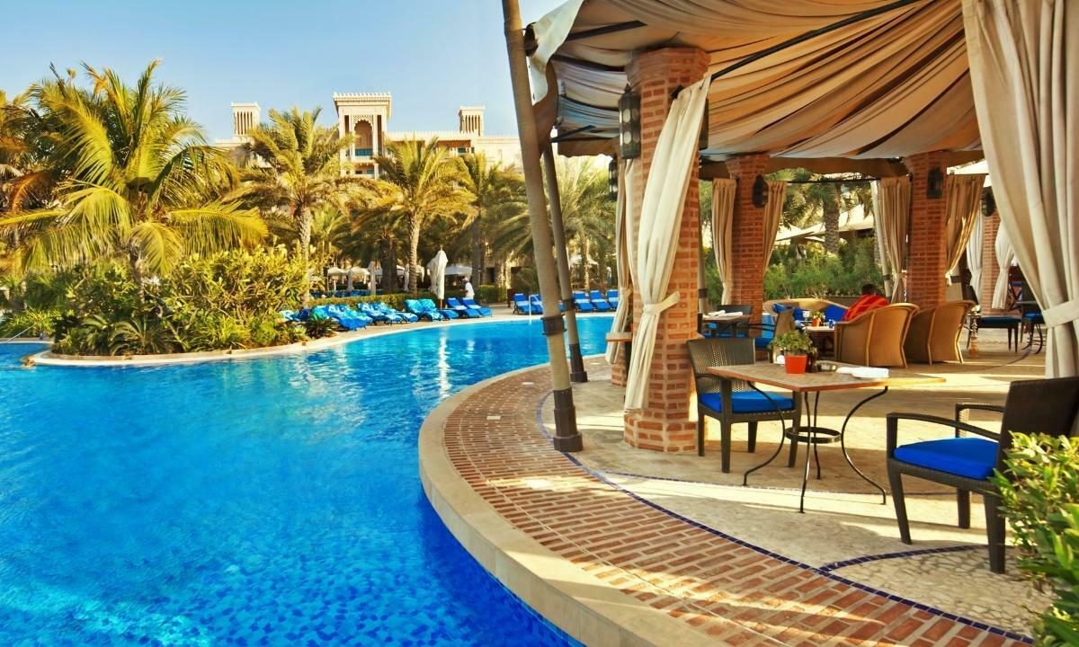 Rekomendasi Hotel dengan kolam renang pribadi