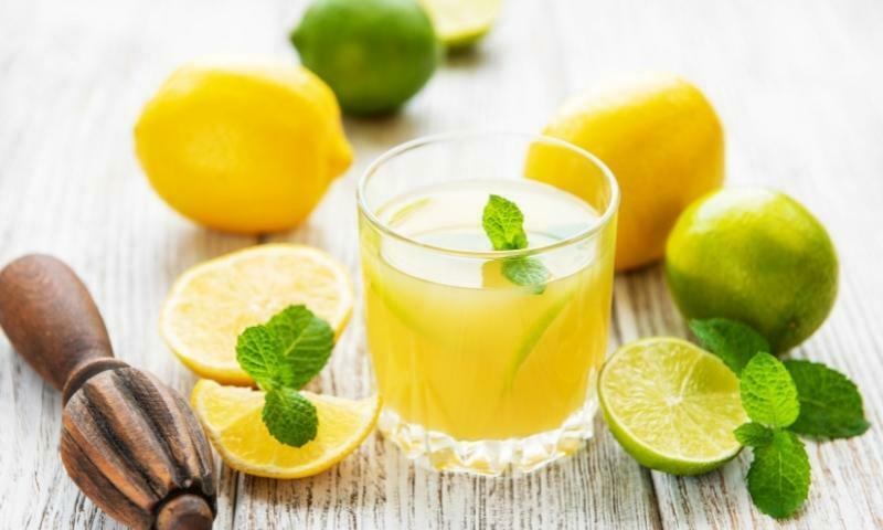 Jus lemon untuk menghilangkan mata panda