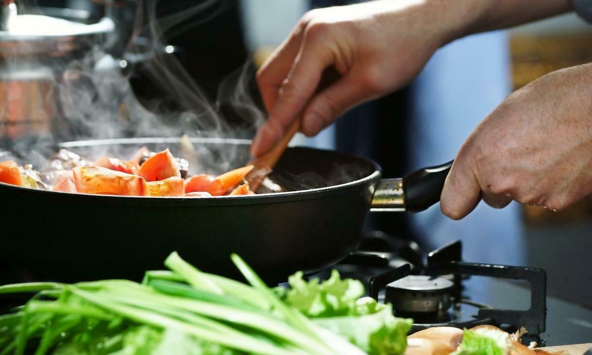 Moist Heat Cooking – Pengertian, dan Jenis Teknik yang Sering Digunakan