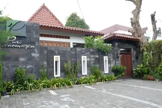 3. Puri Langenarjan Guest House Yogyakarta