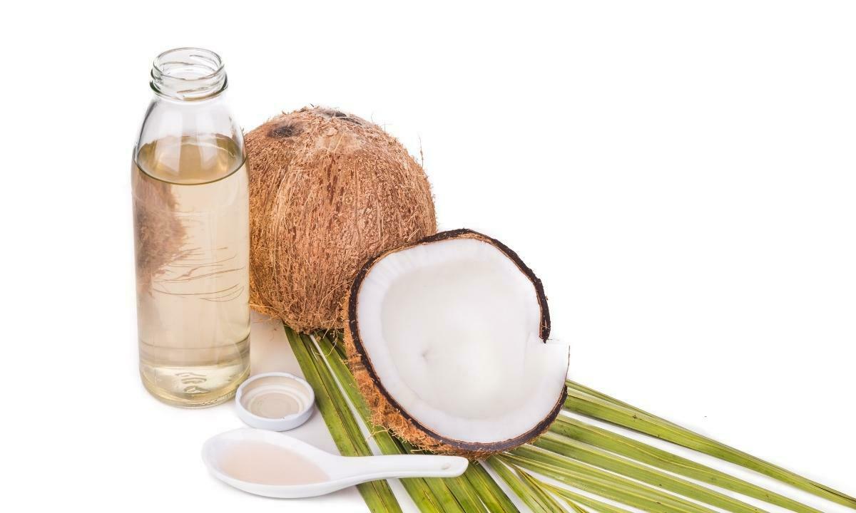 Menggunakan minyak kelapa murni