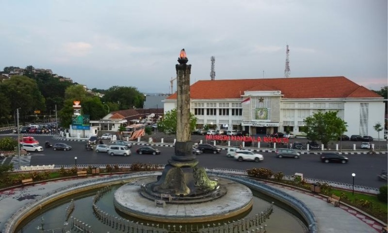 Rekomendasi Hotel Di Semarang 768x461 
