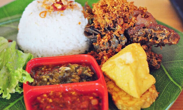 Kuliner Bebek Goreng di Semarang Bebek Goreng Pak Thori news20180411 Bebek Goreng Pak Thori Semarang