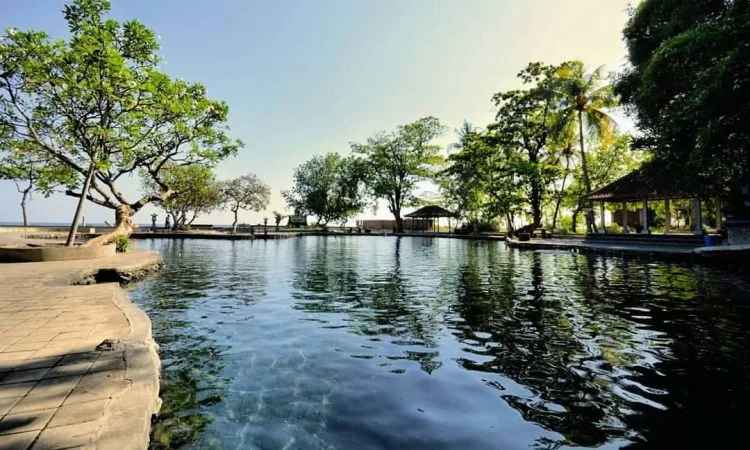 Kolam Alami Air Sanih, Kolam Pemandian Eksotis di Pulau Dewata