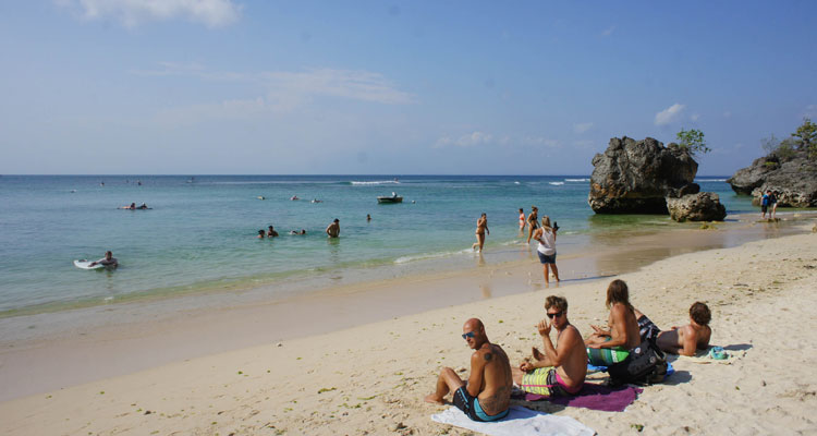 Pantai Labuan Sait: Lokasi, Daya Tarik, serta Harga Tiket Masuknya