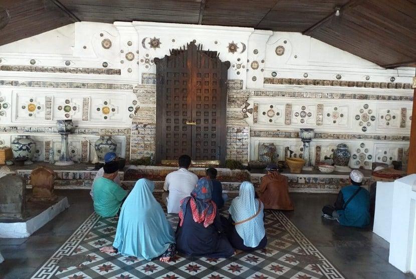 Menilik Sejarah Wisata Religi Makam Sunan Gunung Jati Cirebon