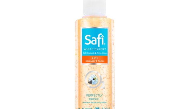 2. Safi White Expert Oil Control _ Anti Acne Facial Cleanser