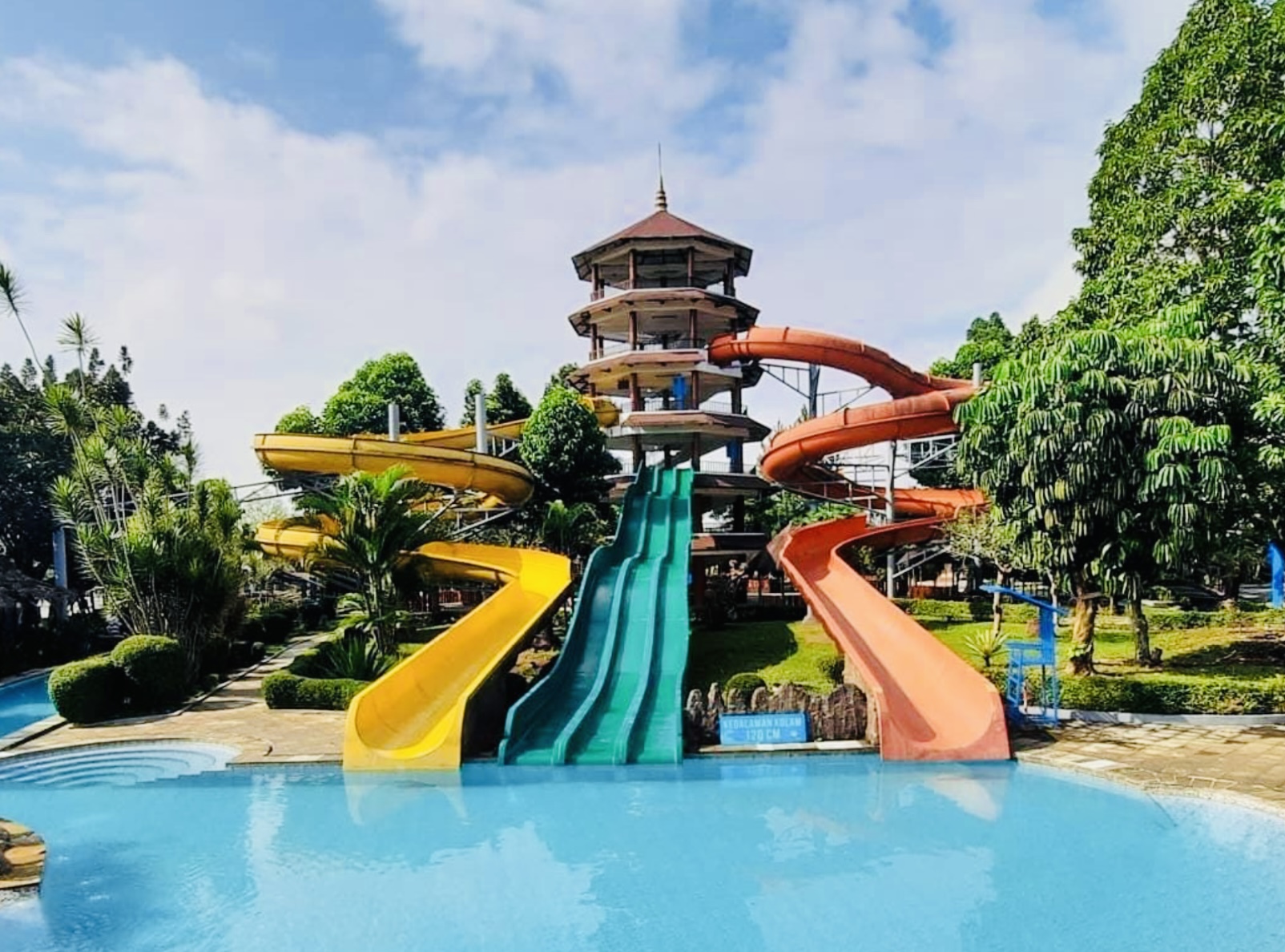 10 Waterboom di Bekasi dengan Fasilitas dan Wahana Terbaik!