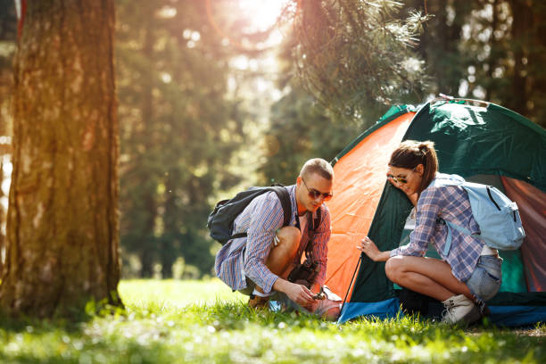 16 Bahan dan Peralatan Camping yang Harus Dibawa