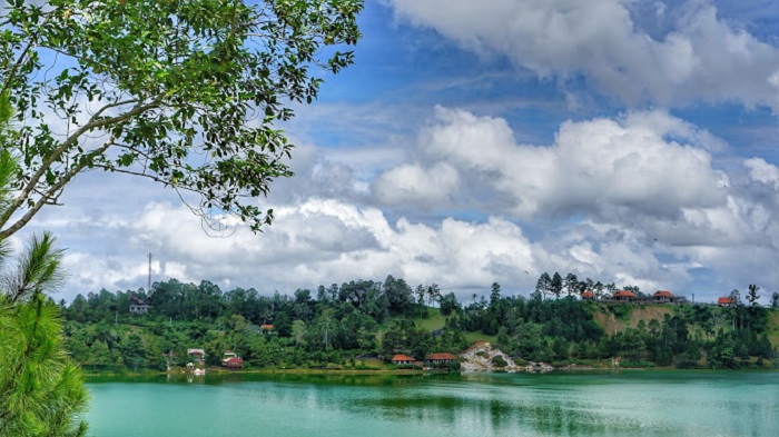 Green Lake Linow Resort