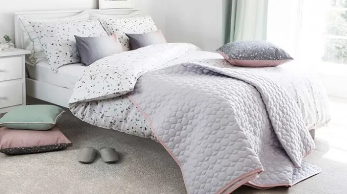 Perbedaan Bed Cover dan Sprei