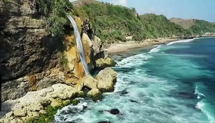 Pantai Umbul Waru