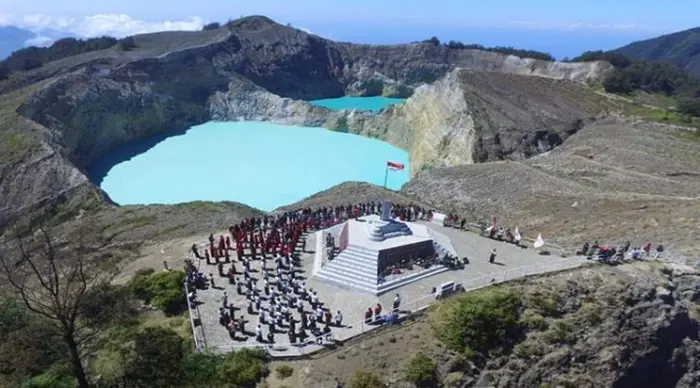 Acara Adat dan Festival Budaya Setempat