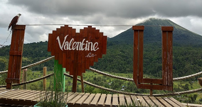 Valentine Hills Tomohon