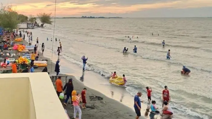 daya tarik Pantai Ngebum