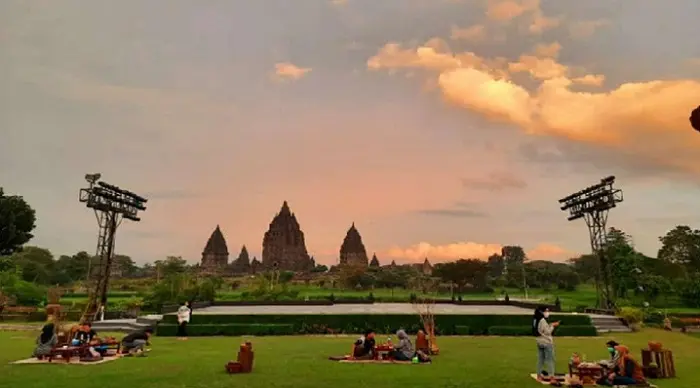 taman di Candi Prambanan