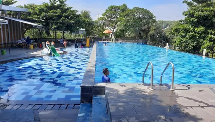 Kolam Renang Taman Sari Hills