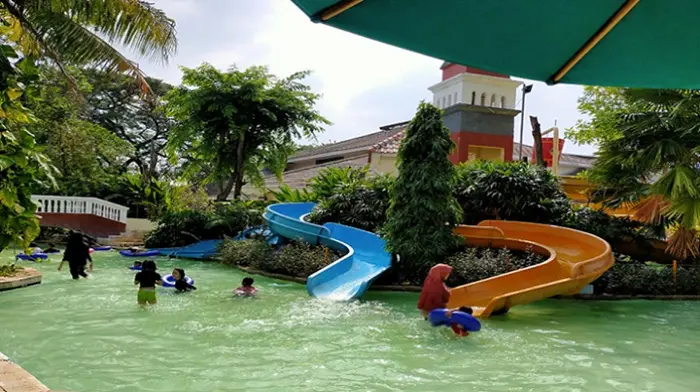 Kolam Renang Venetian Water Carnival