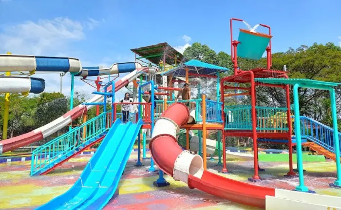 daya tarik Puri Nirwana Waterpark