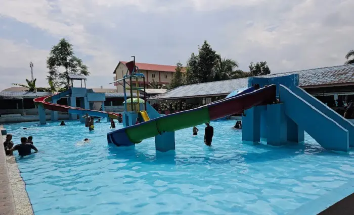 Kolam Renang Istiqlal Marindal