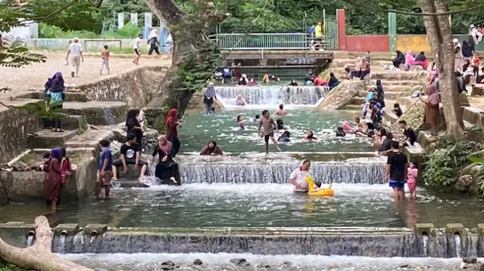 Kolam Renang Mata Ie