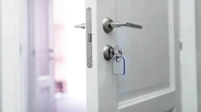 Double Locked di Hotel